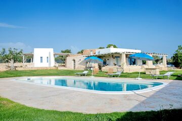 Prestige pool trullo